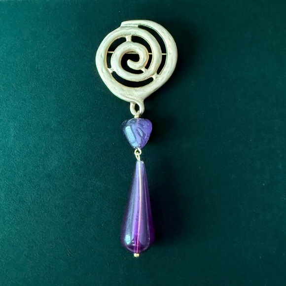 Vintage Matte Goldtone Spiral Brooch with Amethyst Bead & Purple Lucite Dangle - Picture 8 of 9